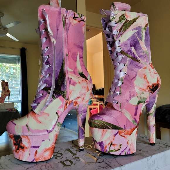 Pleaser Shoes - BRAND NEW Club Hella Heels - Groovy Chic Boot - Size US 9